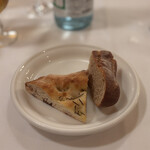 ラ・テンダ・ロッサ - ライ麦パンとフォカチャ