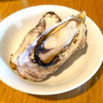 津田宇水産 レストラン - 蒸しあげた牡蠣～旨みが詰まって濃厚な味わい
