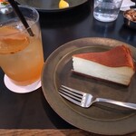 オクシモロン コマチ - 飲み物（ジンジャーエール）＋甘いもの（チーズケーキ）セット