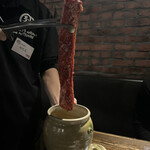 ホルモン専門店 烈 横浜鶴屋町店 - つぼ漬けダイナマイトカルビ