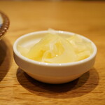 立喰すし魚河岸 山治 - ◆ガリ
みずみずしくもピリッとした酸味で強くリセットさせる。