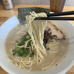 とんこつラーメン44 - 麺リフト