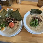 とんこつラーメン44 - デラックスとノーマル