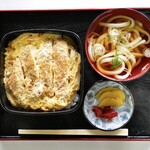 黄金そば - かつ丼（わんこうどん付）700円　　　　　　　　　　　　　　　　　2025年11月