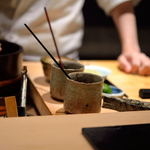 鮨 とかみ - 煮切（にき）り煮詰（につ）めのある漬場（つけば）