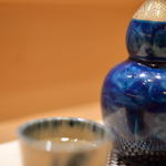 鮨 とかみ - 玉薤（さけ）のある櫃臺（かうんた）