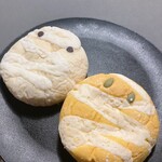 ミカワヤ - 料理写真:ミルククリームパンとかぼちゃクリームパン