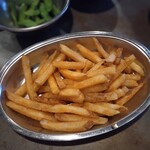 渋谷道玄坂一丁目応援団 大分からあげと鉄板焼 勝男 - スパイシーポテト：美味いけどちょっと量少なめ