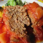 ラ・ルチア - ハンバーグの厚みを見て！