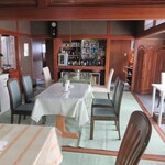 ラ・ルチア - 店内を奥から