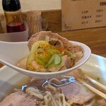 香福 - チャーシューにネギとラー油と七味　旨し
