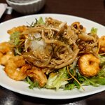 湘南 魚つる - キノコサラダ 880円、キノコかけたところ