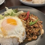 タイのラーメン - ガパオライス