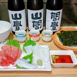 酒のおおやま - 本日のお刺身と一緒に、飲み比べです