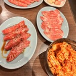 炭火焼肉ホルモン うらら - 