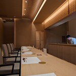 日本料理 山崎 - 落ち着いたカウンター