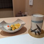 日本料理 山崎 - ビールは陶器コップで