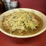 ラーメン二郎 - 麺少な目、脂少な目、そのまま(何もトッピングせず)