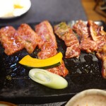 炭火焼肉　萬大 - 上カルビと上ハラミ