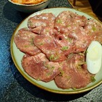 炭火焼肉　萬大 - タン塩