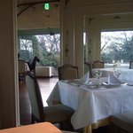 オーベルジュ・ジャルダン - ガラスで仕切られた半個室風のブロック