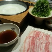 豆乳とんしゃぶ 寅太郎 - 山盛りのネギがポイント！