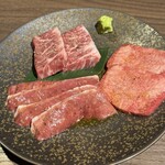 黒毛和牛焼肉 白か黒 - 