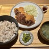 山の猿 - デミグラスチキンカツ御膳です。（2025年11月）