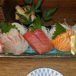 居酒屋 昼からひとやすみ - おさしみ盛り合わせ