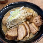 味噌らーめん屋 ちょりん - ボリューム感満点です！！でも一緒にライスを食べるんだった... ちと後悔。