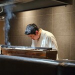 鳥いち - 焼き台を眺めながら