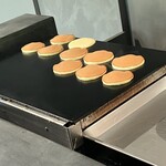 이나베 가시텐 하치샤 - 一枚一枚　丁寧に焼いてますよー