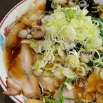 青島食堂 - 青島チャーシュー麺大盛＋メンマ５０＋ホウレン草５０＋刻みねぎ５０