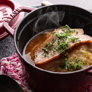 丹精込めた手作りの煮込み料理の数々