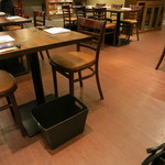 トラットリアビコローレヨコハマ - 店内