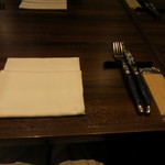 トラットリアビコローレヨコハマ - テーブルセッティング