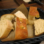 トラットリアビコローレヨコハマ - パン