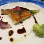 トラットリアビコローレヨコハマ - 甘鯛のウロコ焼き　バルサミコソース　ベルガモット風味の野菜添え
