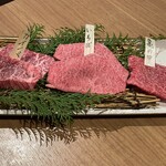 赤身肉じゃんか中目店 - 亀の甲、カイノミ、いちぼの順にいただく