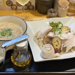 麺処 飯田家 - [D・O・P]ゴルゴンゾーラ・ピカンテの鶏白湯つけ麺 蜂蜜をかけて＋追加トッピング全部のせ