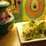 アボカド＆イタリアンバル トディーズ - ランチのサラダとトディーダルマ。シャキッとしたサラダを食べつつ、料理を待ちましょう