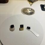 国産キャビア専門 蝶鮫屋 東京店 - キャビアの3種プレートセット◎