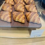 エシレ・ラトリエ デュ ブール - クロワッサンドゥーブル　692円