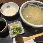 豊前裏打会 萬田うどん - 釜揚げうどん(温)とろろ ¥950