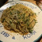 アダット マルヤマ - たっぷりにんにくとカラスミのパスタ