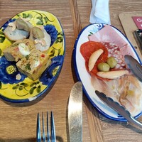 LIZARRAN 横浜店 - 前菜です。さすがスペイン料理のピンチョス