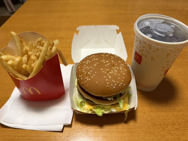 マクドナルド 公式】マクドナルド 伏見新堀川通り店(京都府京都市) デリバリークルー