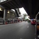 JIM THOMPSON A THAI RESTAURANT - ホテルから　トゥクトゥクで向かいます