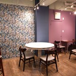 京かき氷 つみき - 奥のテーブル席の様子～!!( ^o^)ﾉ