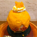 京かき氷 つみき - かぼちゃ(黄色)クリームは、濃厚でほっこりした味わいで、ほんのり甘い～!! 黄桃は、マンゴーのように甘くって柔らかくってとろけるような食感～!!( ^o^)ﾉ